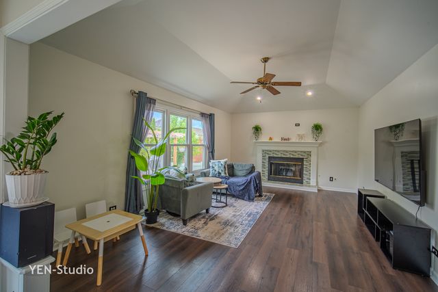1713 Chestnut Hill Road, Plainfield, IL 60586