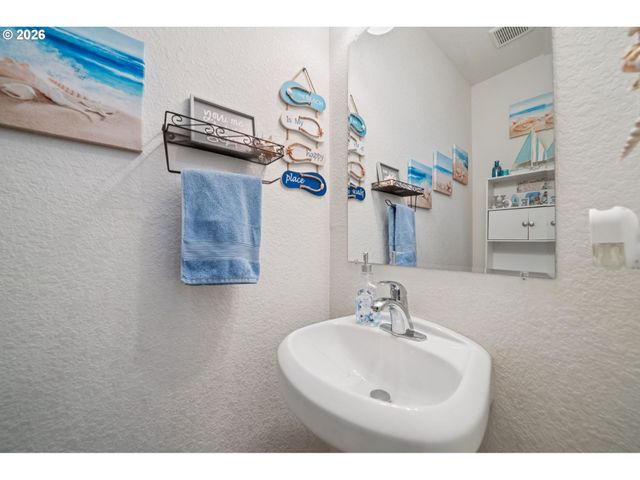 13546 Se STEELE St, Portland, OR 97236