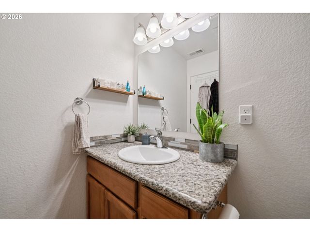 13546 Se STEELE St, Portland, OR 97236