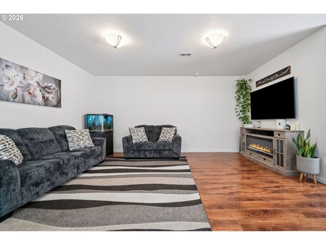 13546 Se STEELE St, Portland, OR 97236