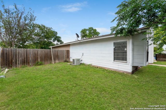 9611 Simplicity Dr, San Antonio, TX 78245