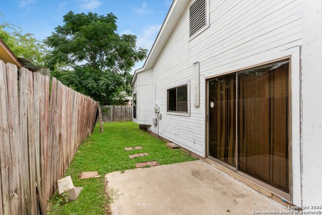 9611 Simplicity Dr, San Antonio, TX 78245