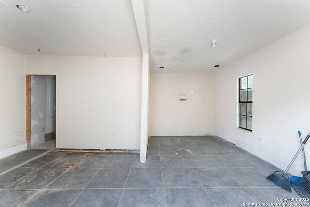 9611 Simplicity Dr, San Antonio, TX 78245