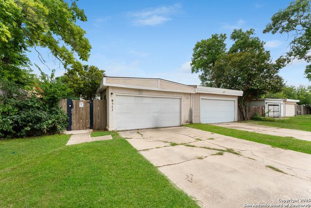 9611 Simplicity Dr, San Antonio, TX 78245