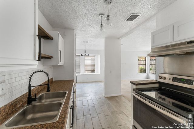 9611 Simplicity Dr, San Antonio, TX 78245