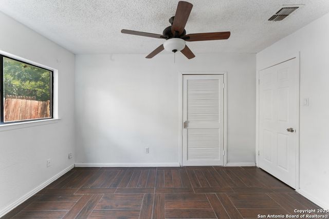 9611 Simplicity Dr, San Antonio, TX 78245