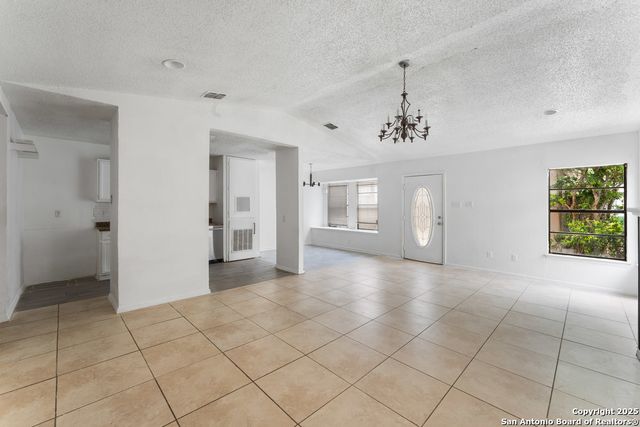 9611 Simplicity Dr, San Antonio, TX 78245