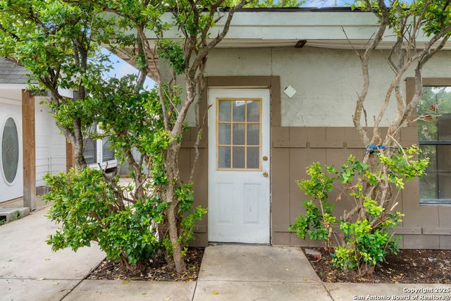 9611 Simplicity Dr, San Antonio, TX 78245