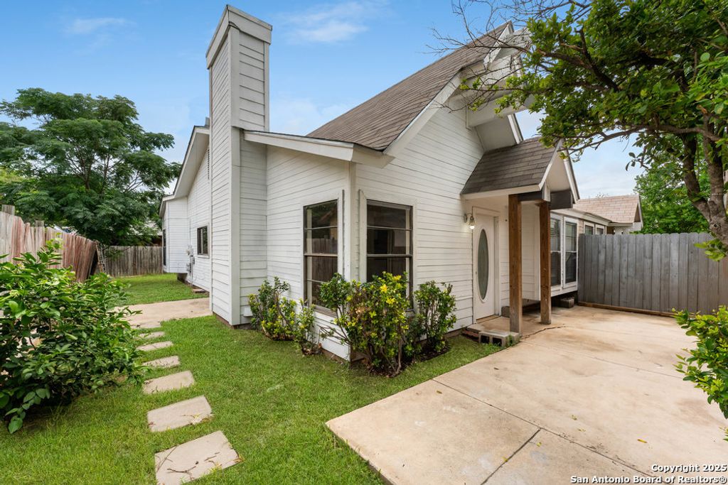 9611 Simplicity Dr, San Antonio, TX 78245