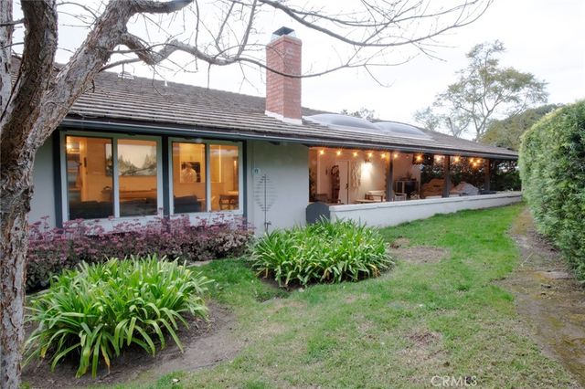 2170 Vista Entrada, Newport Beach, CA 92660