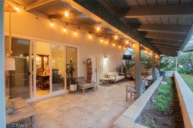 2170 Vista Entrada, Newport Beach, CA 92660