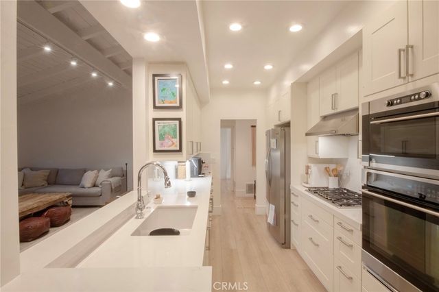 2170 Vista Entrada, Newport Beach, CA 92660