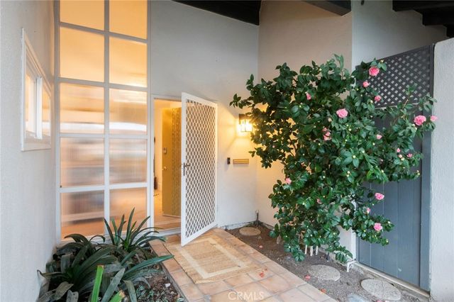2170 Vista Entrada, Newport Beach, CA 92660