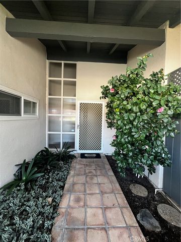 2170 Vista Entrada, Newport Beach, CA 92660