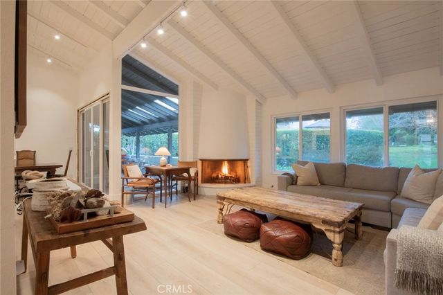 2170 Vista Entrada, Newport Beach, CA 92660