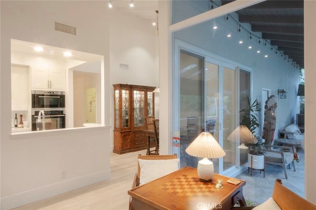 2170 Vista Entrada, Newport Beach, CA 92660
