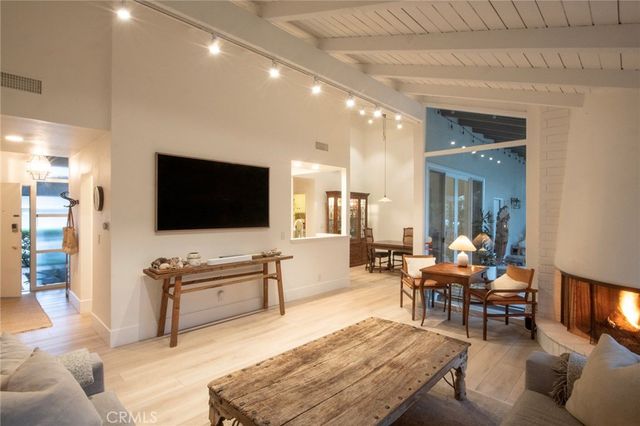 2170 Vista Entrada, Newport Beach, CA 92660