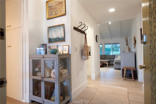 2170 Vista Entrada, Newport Beach, CA 92660