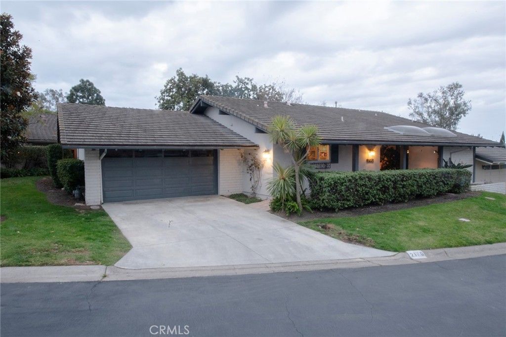 2170 Vista Entrada, Newport Beach, CA 92660
