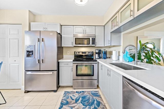 7076 Huntington Lane 802, Delray Beach, FL 33446