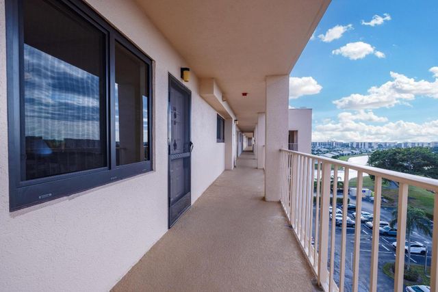 7076 Huntington Lane 802, Delray Beach, FL 33446