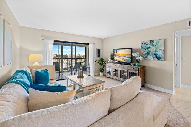 7076 Huntington Lane 802, Delray Beach, FL 33446