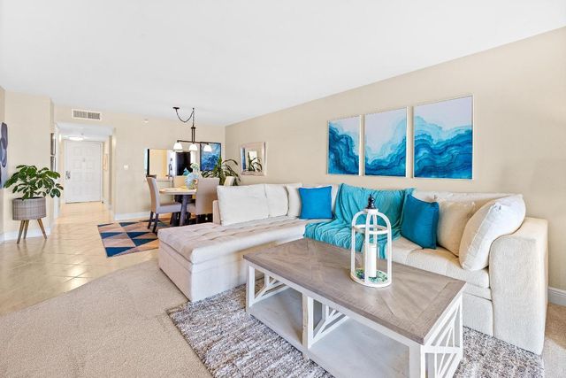 7076 Huntington Lane 802, Delray Beach, FL 33446