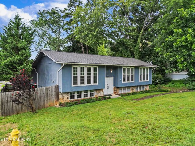 1201 Foxcrolf Drive, Knoxville, TN 37923