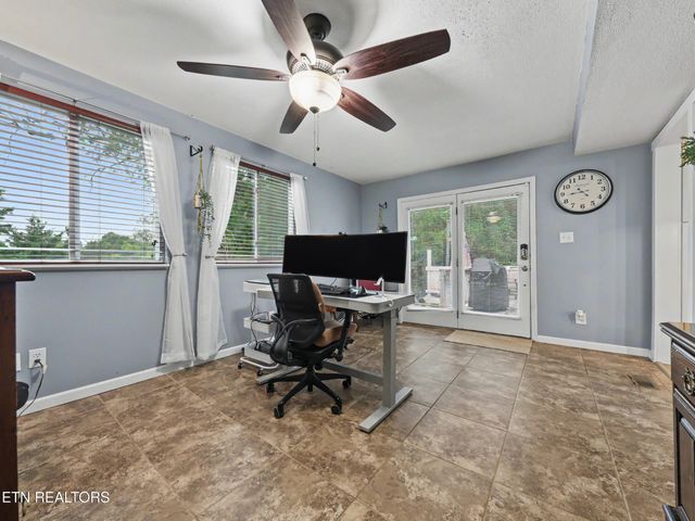 1201 Foxcrolf Drive, Knoxville, TN 37923