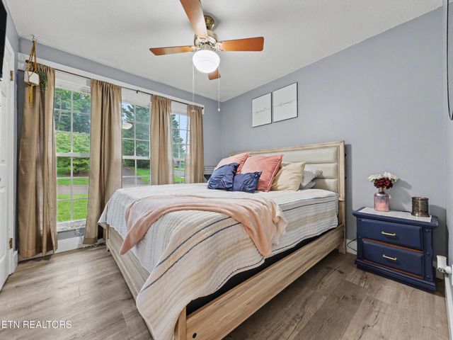 1201 Foxcrolf Drive, Knoxville, TN 37923