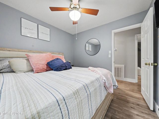 1201 Foxcrolf Drive, Knoxville, TN 37923