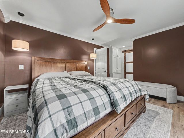 1201 Foxcrolf Drive, Knoxville, TN 37923