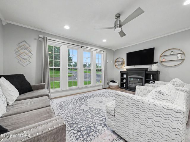 1201 Foxcrolf Drive, Knoxville, TN 37923