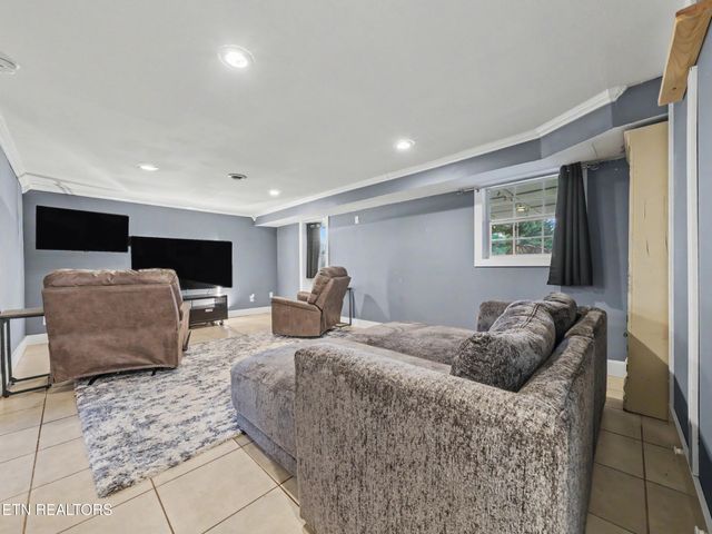 1201 Foxcrolf Drive, Knoxville, TN 37923