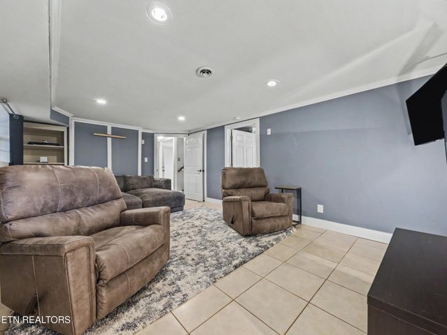 1201 Foxcrolf Drive, Knoxville, TN 37923