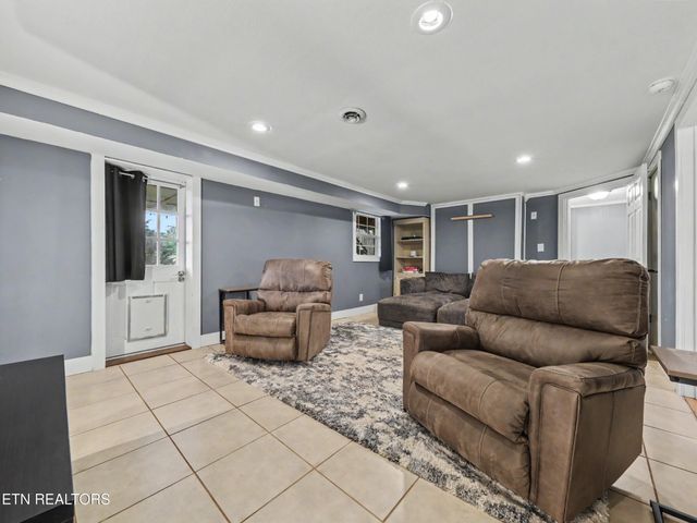 1201 Foxcrolf Drive, Knoxville, TN 37923
