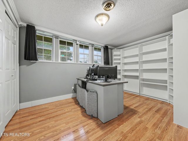 1201 Foxcrolf Drive, Knoxville, TN 37923