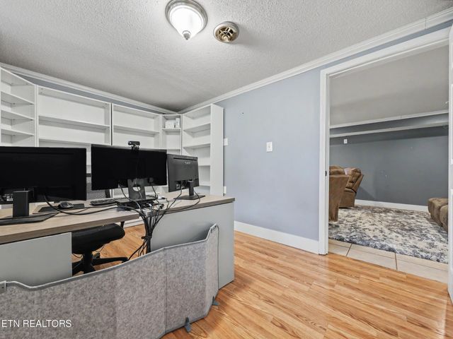 1201 Foxcrolf Drive, Knoxville, TN 37923