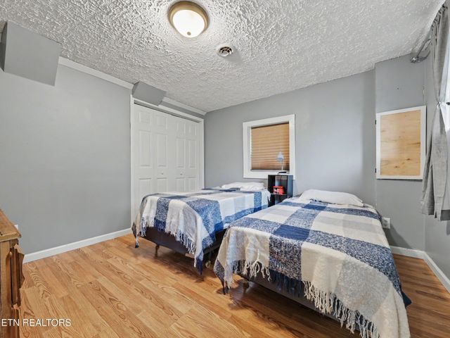 1201 Foxcrolf Drive, Knoxville, TN 37923