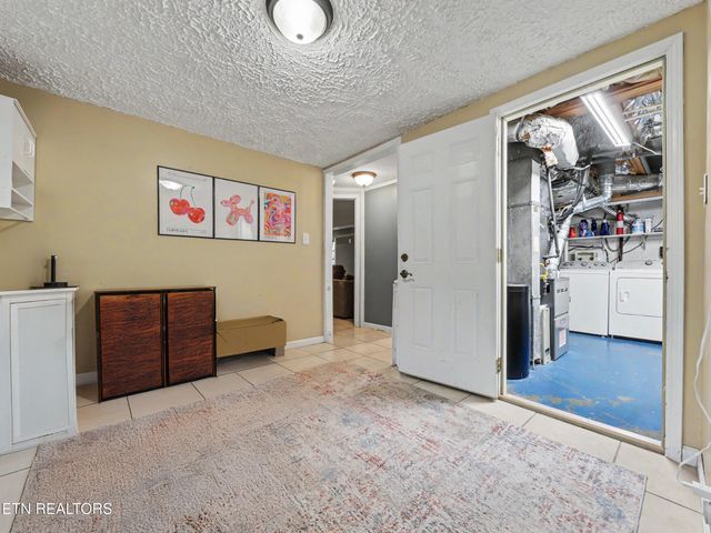 1201 Foxcrolf Drive, Knoxville, TN 37923