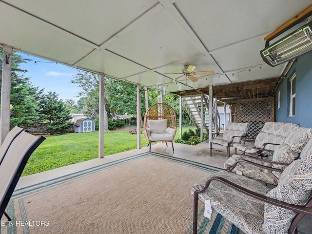 1201 Foxcrolf Drive, Knoxville, TN 37923