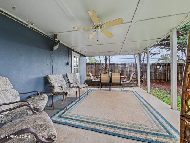 1201 Foxcrolf Drive, Knoxville, TN 37923