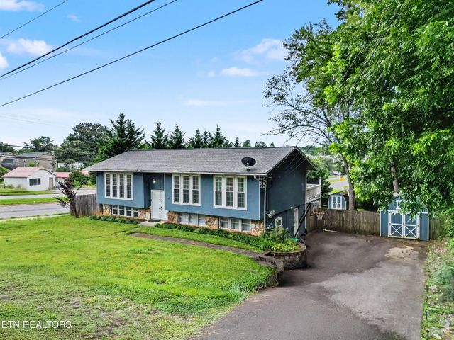 1201 Foxcrolf Drive, Knoxville, TN 37923