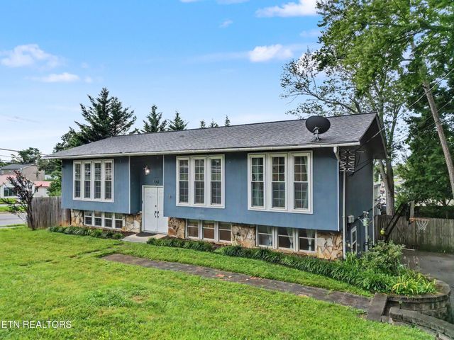 1201 Foxcrolf Drive, Knoxville, TN 37923