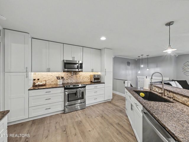 1201 Foxcrolf Drive, Knoxville, TN 37923