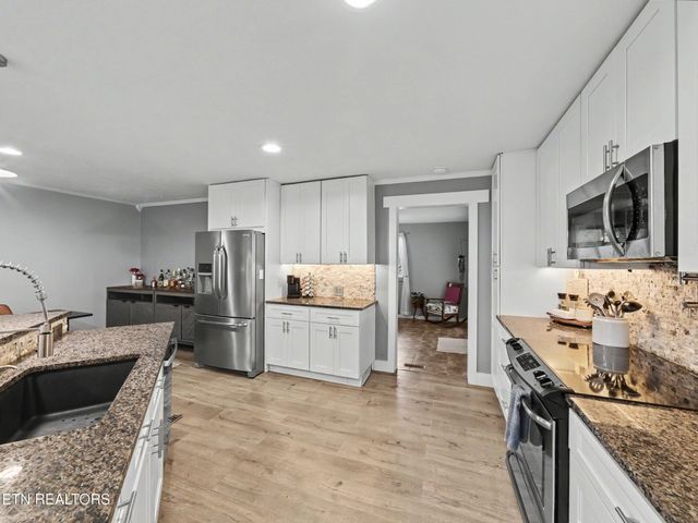 1201 Foxcrolf Drive, Knoxville, TN 37923