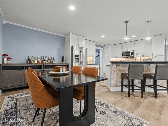 1201 Foxcrolf Drive, Knoxville, TN 37923