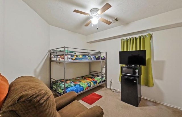 13134 Peppergate Lane, Houston, TX 77044