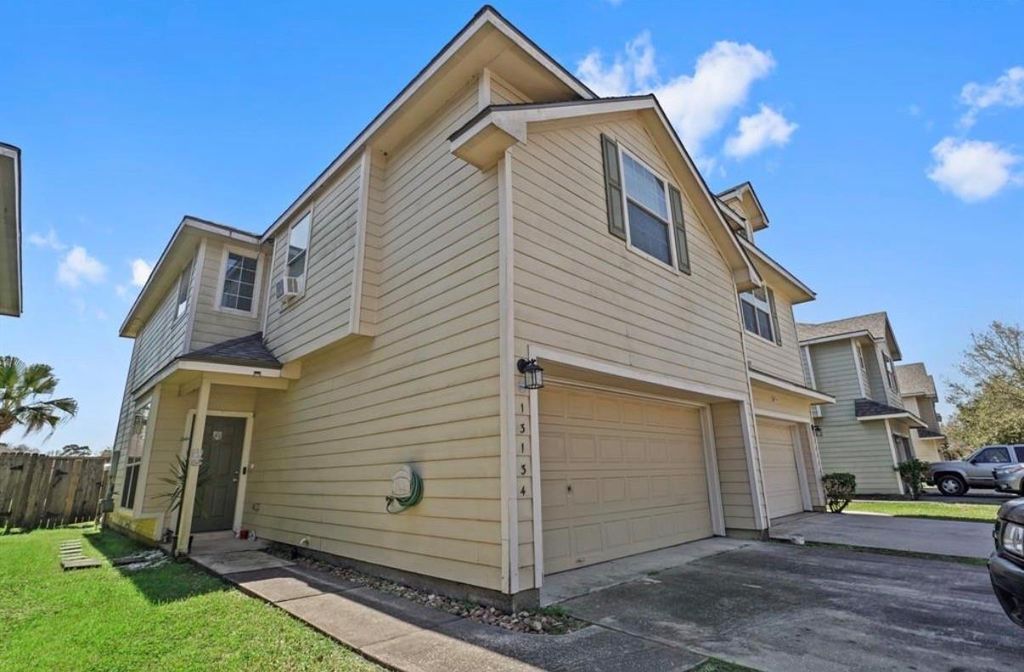 13134 Peppergate Lane, Houston, TX 77044