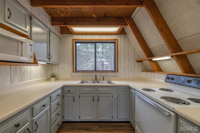 1551 Bliss Lake Drive, Innsbrook, MO 63390